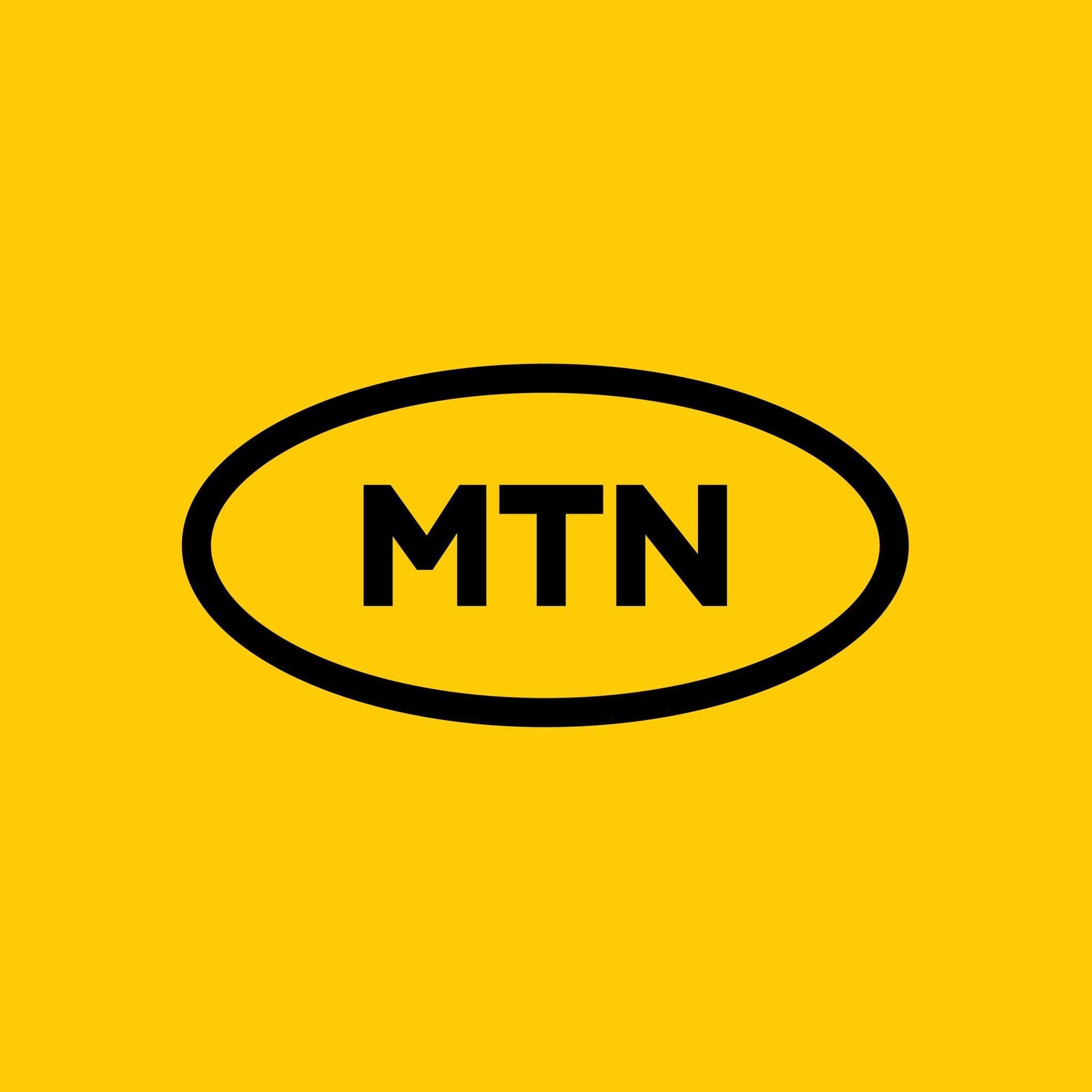 Logo ovale noir avec les lettres MTN en noir sur fond jaune uni