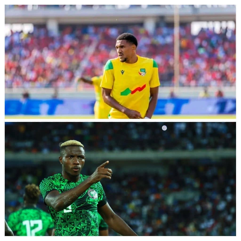 Deux joueurs de football en tenue d’équipe nationale sur fond de stade rempli de spectateurs