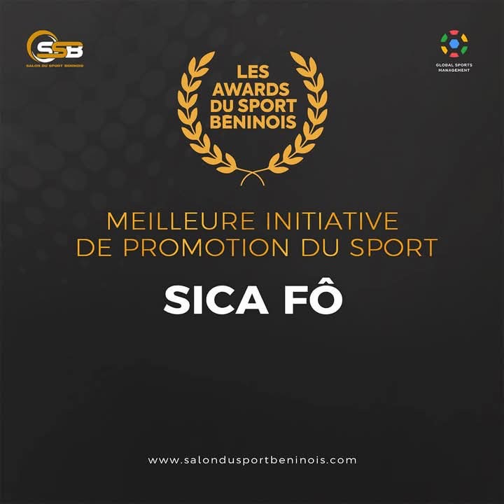 Affiche noire avec texte doré et blanc indiquant la meilleure initiative de promotion du sport et un logo avec une couronne de lauriers