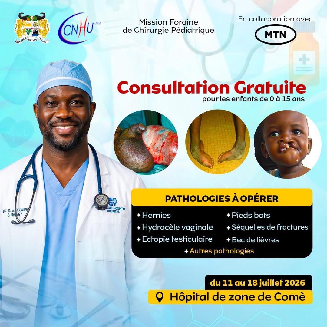 Un homme souriant en blouse médicale avec un stéthoscope et trois images de pathologies pédiatriques sur fond bleu